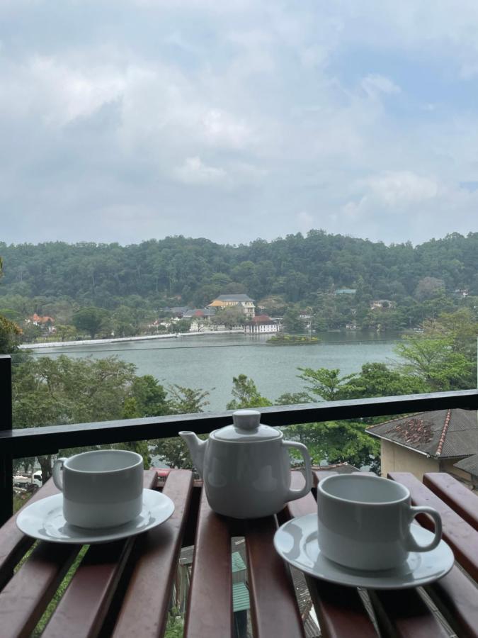 Lotus Lake Residence Kandy Extérieur photo